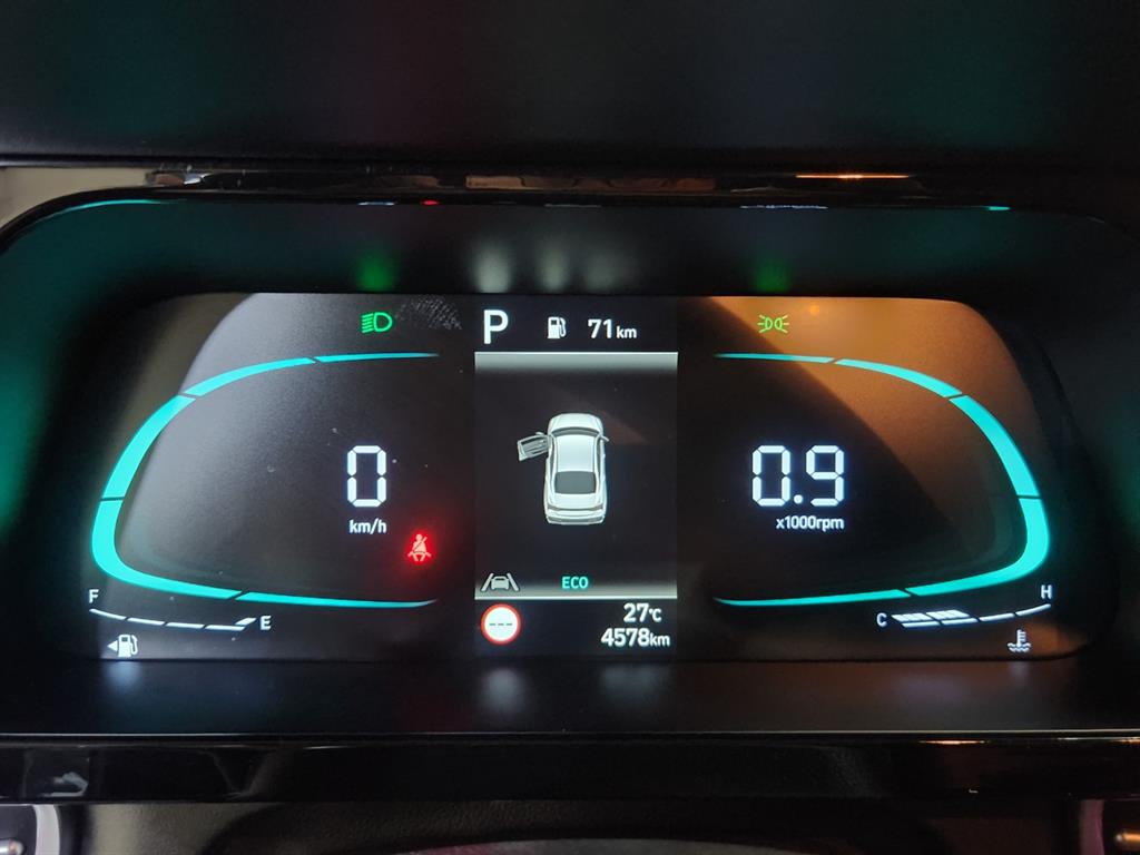 HYUNDAI Avante - Vista 10
