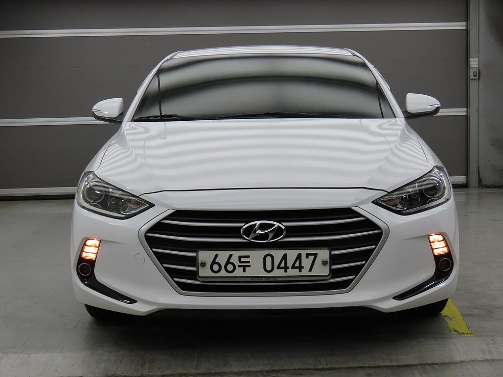 HYUNDAI Avante - Vista 2