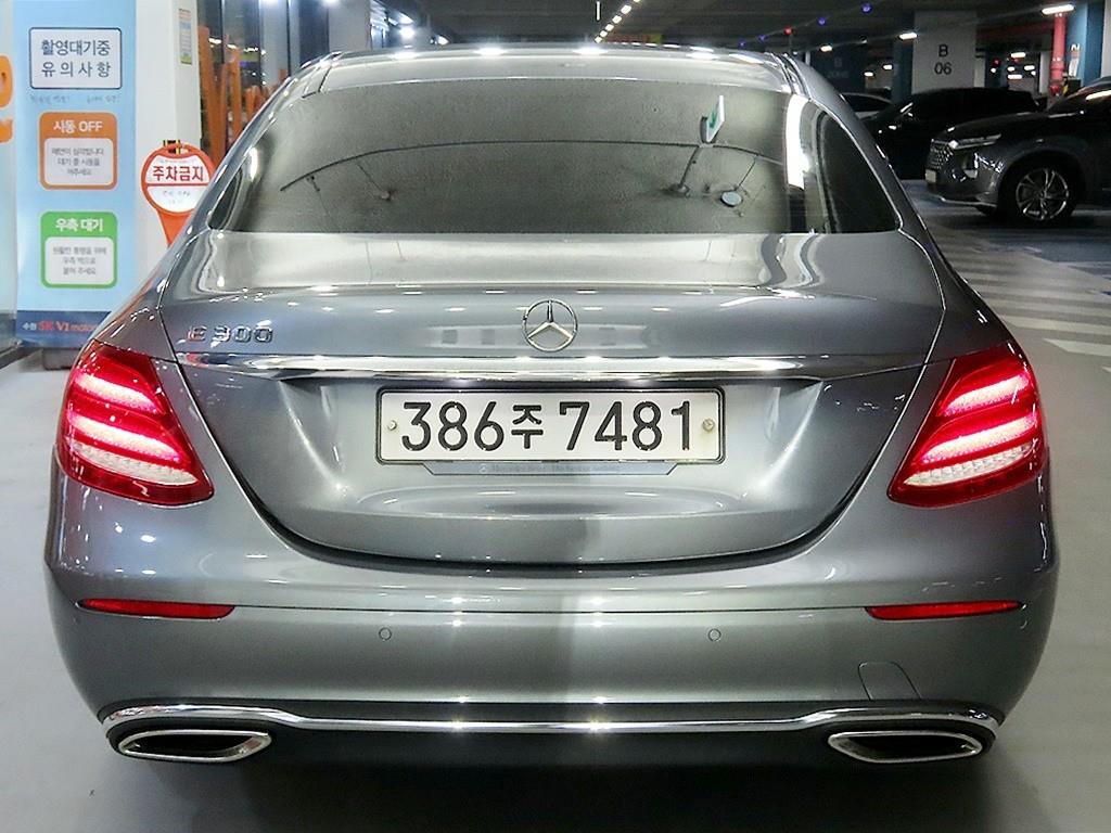 Mercedes Benz E class - Vista 5