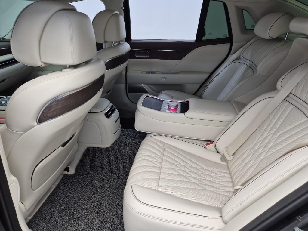 Genesis G90 - Vista 12