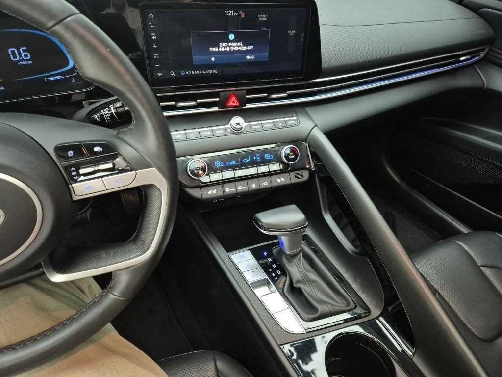HYUNDAI Avante - Vista 10