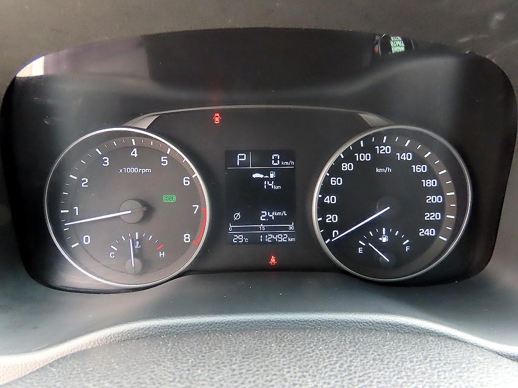 HYUNDAI Avante - Vista 9