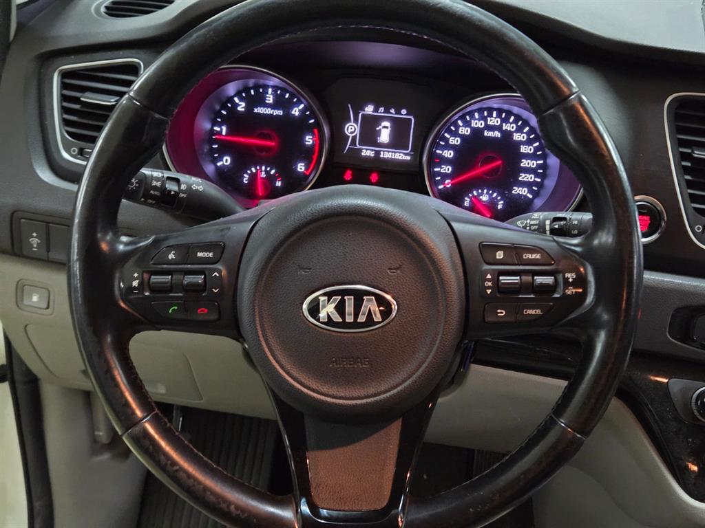 KIA Carnival - Vista 10