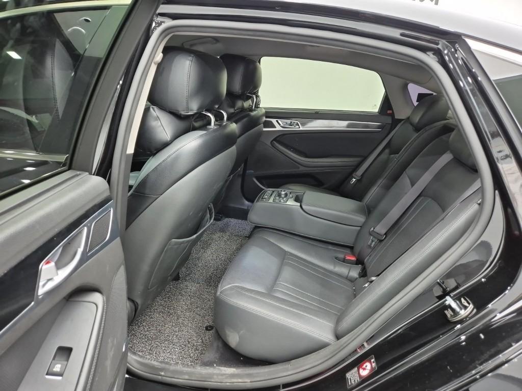 HYUNDAI Genesis - Vista 7