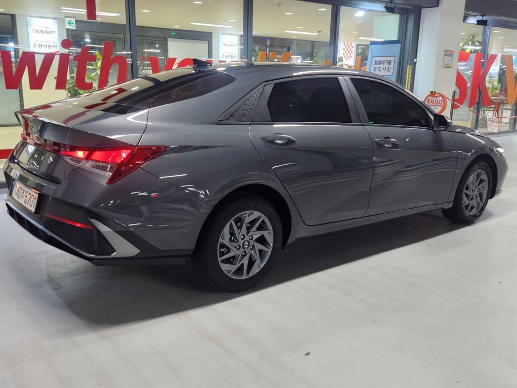 HYUNDAI Avante - Vista 4