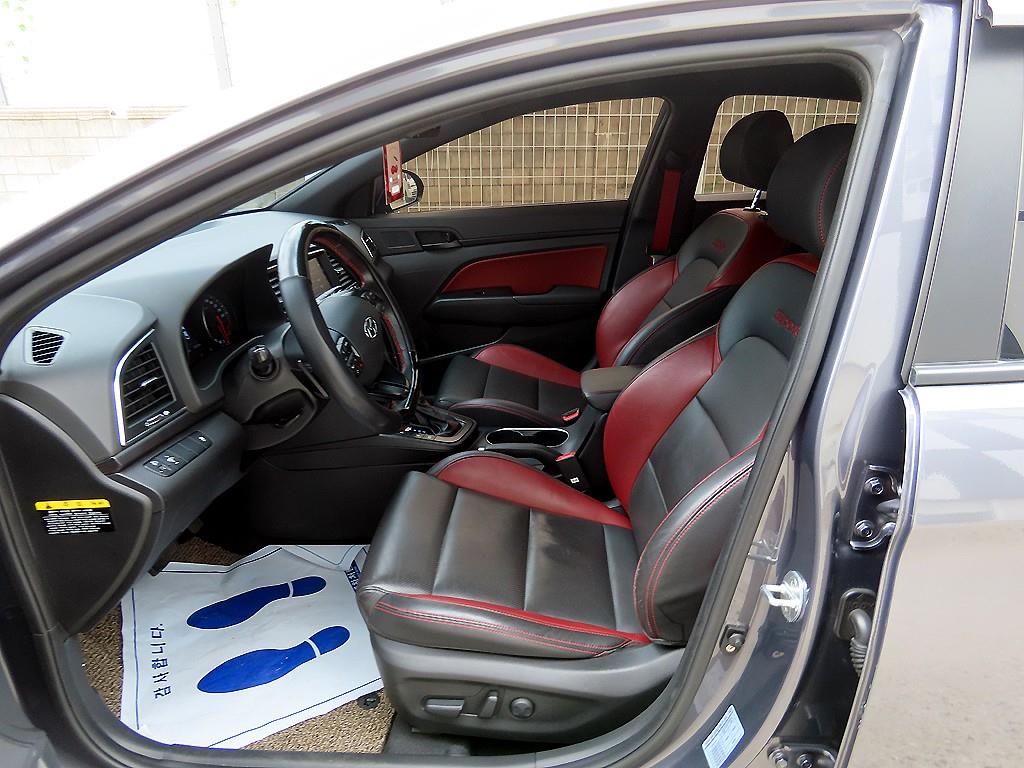 HYUNDAI Avante - Vista 5
