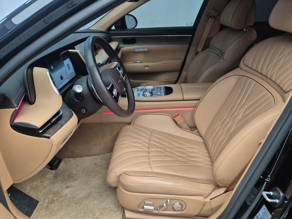 Genesis G90 - Vista 11