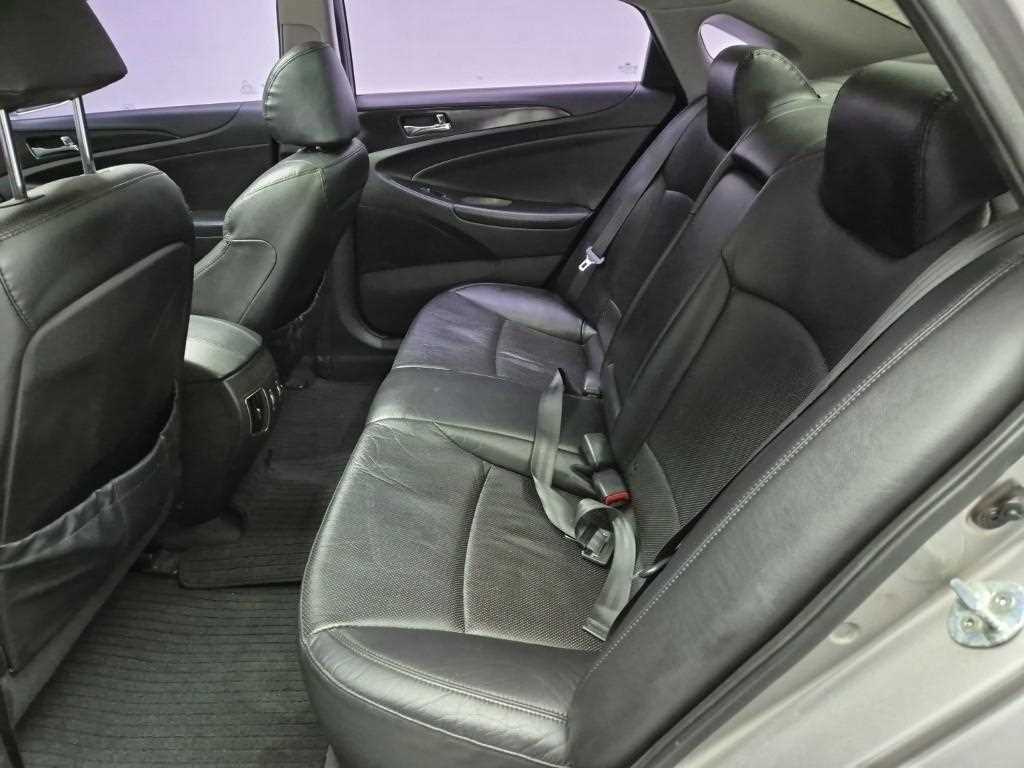 HYUNDAI Sonata - Vista 12
