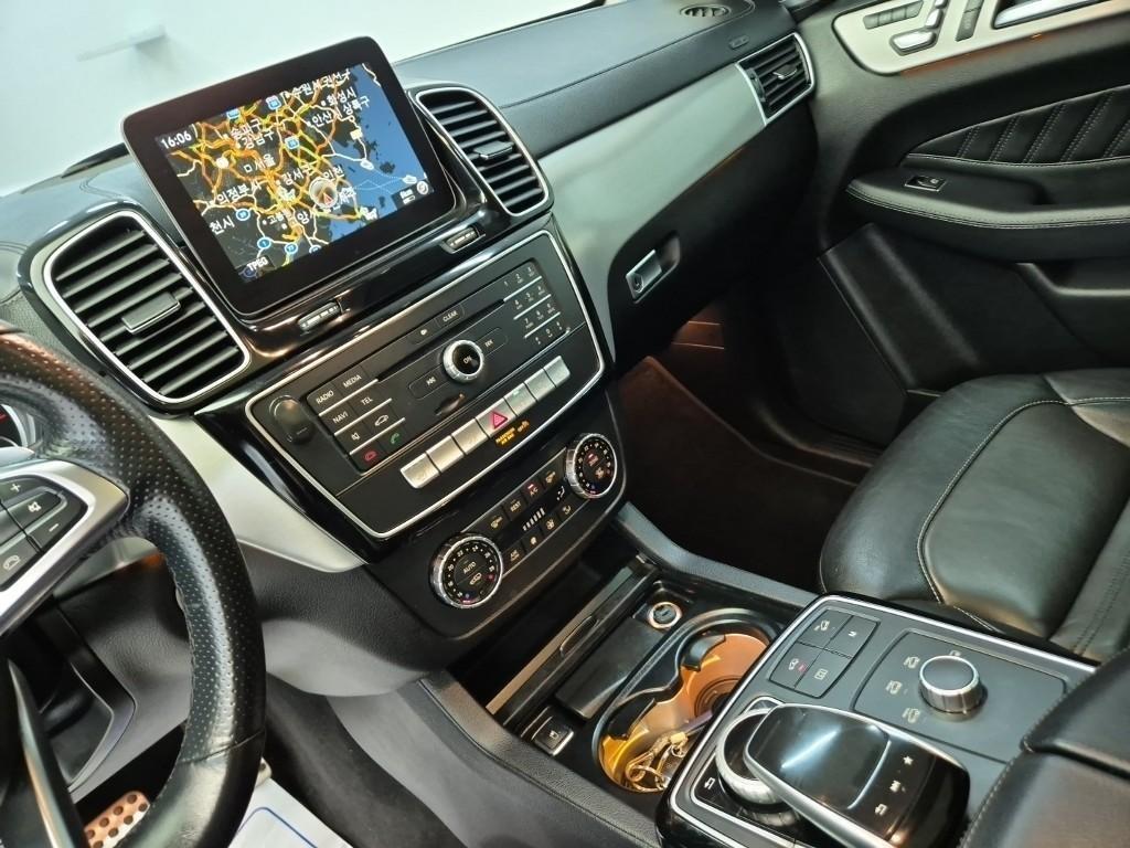 Mercedes Benz GLE Class - Vista 10