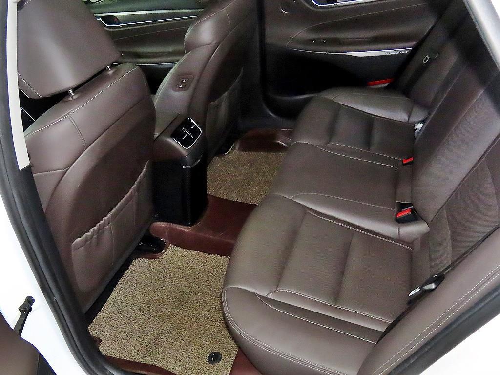 HYUNDAI Grandeur - Vista 7