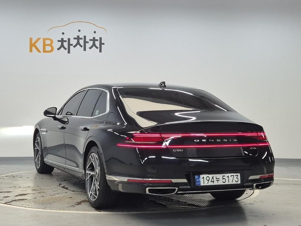 Genesis G90 - Vista 3