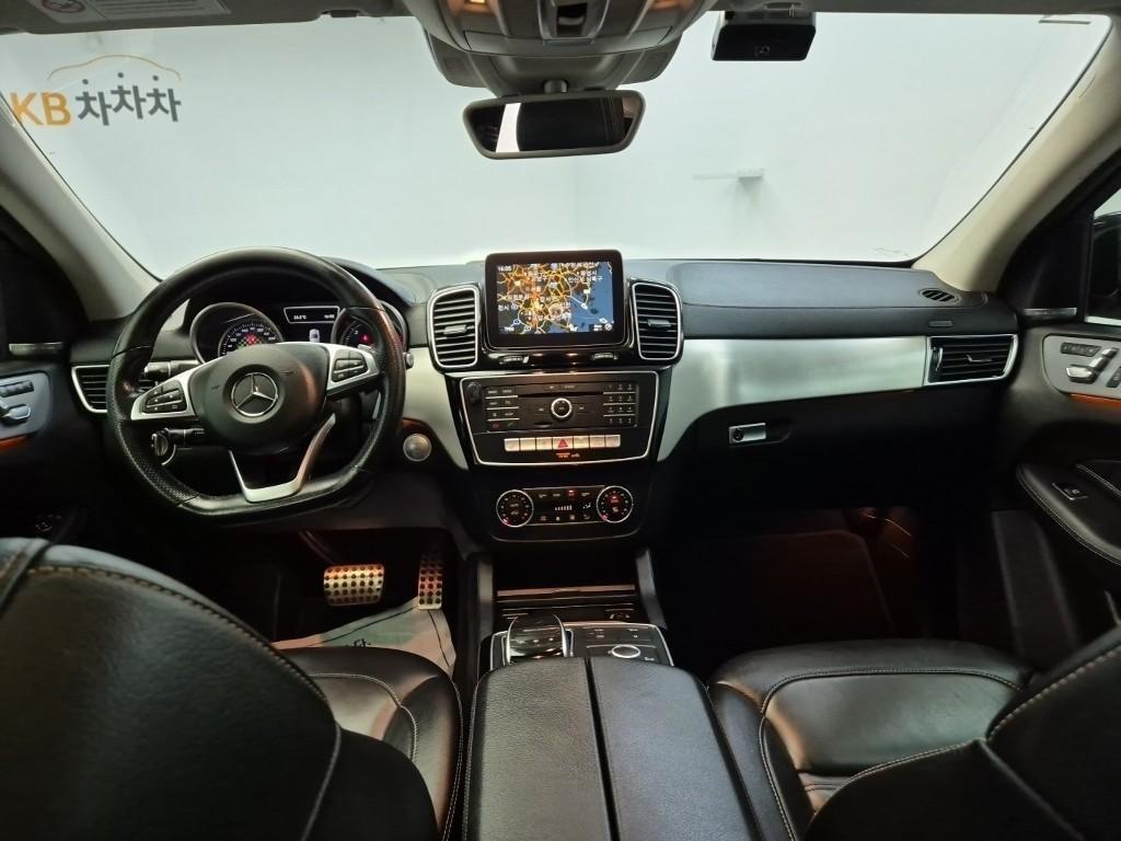 Mercedes Benz GLE Class - Vista 7