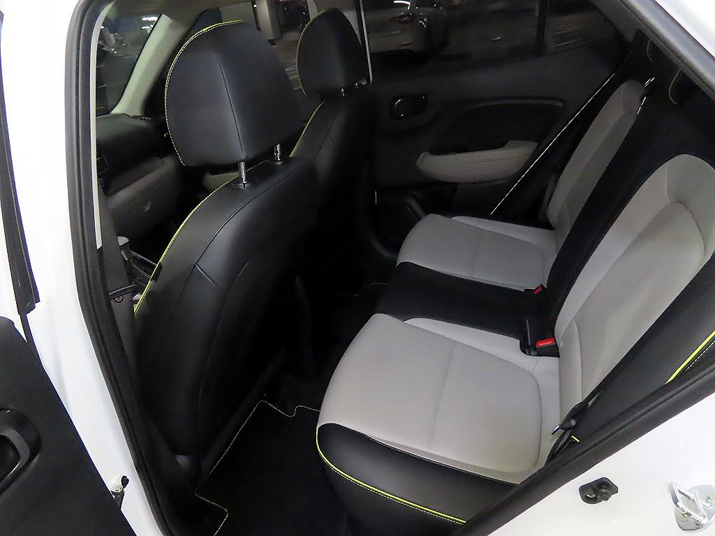 HYUNDAI Venue - Vista 7