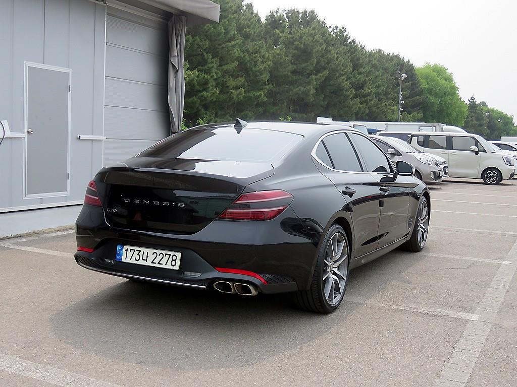 Genesis G70 - Vista 4