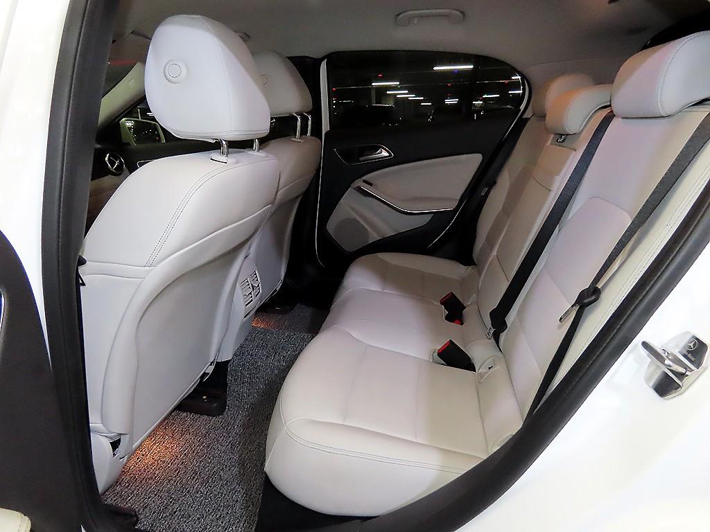 Mercedes Benz GLA Class - Vista 7