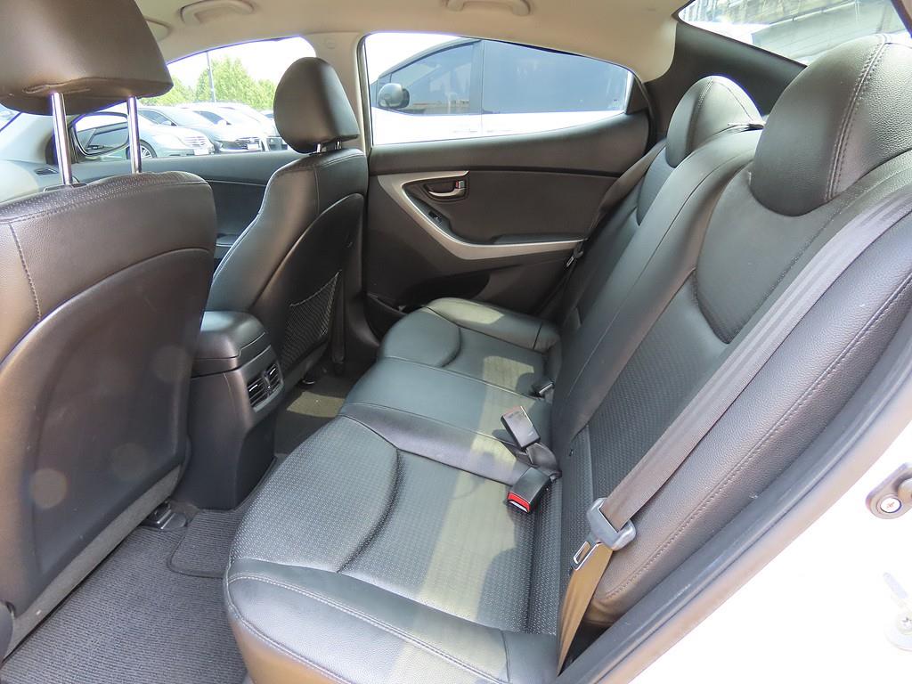 HYUNDAI Avante - Vista 6