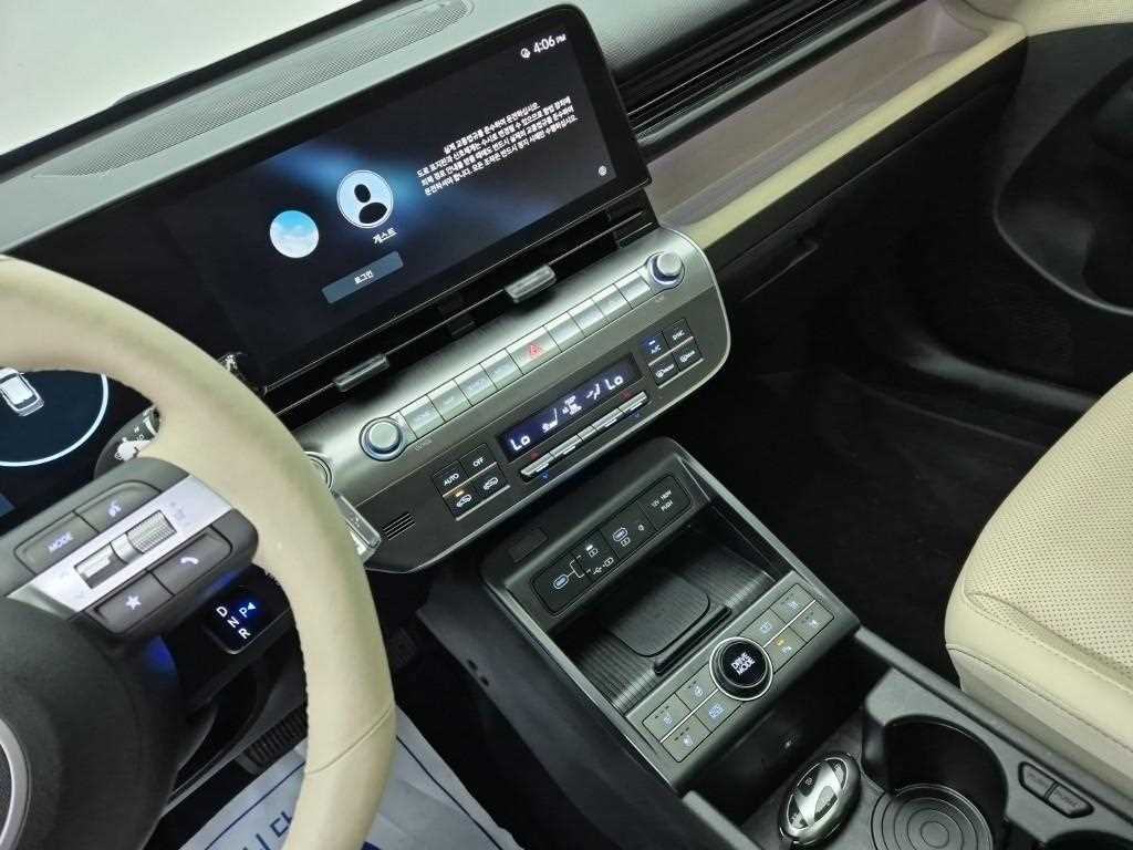 HYUNDAI Kona - Vista 10