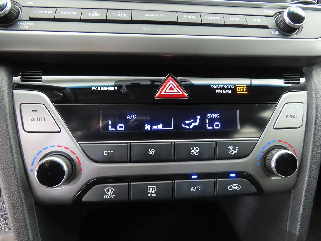 HYUNDAI Avante - Vista 9