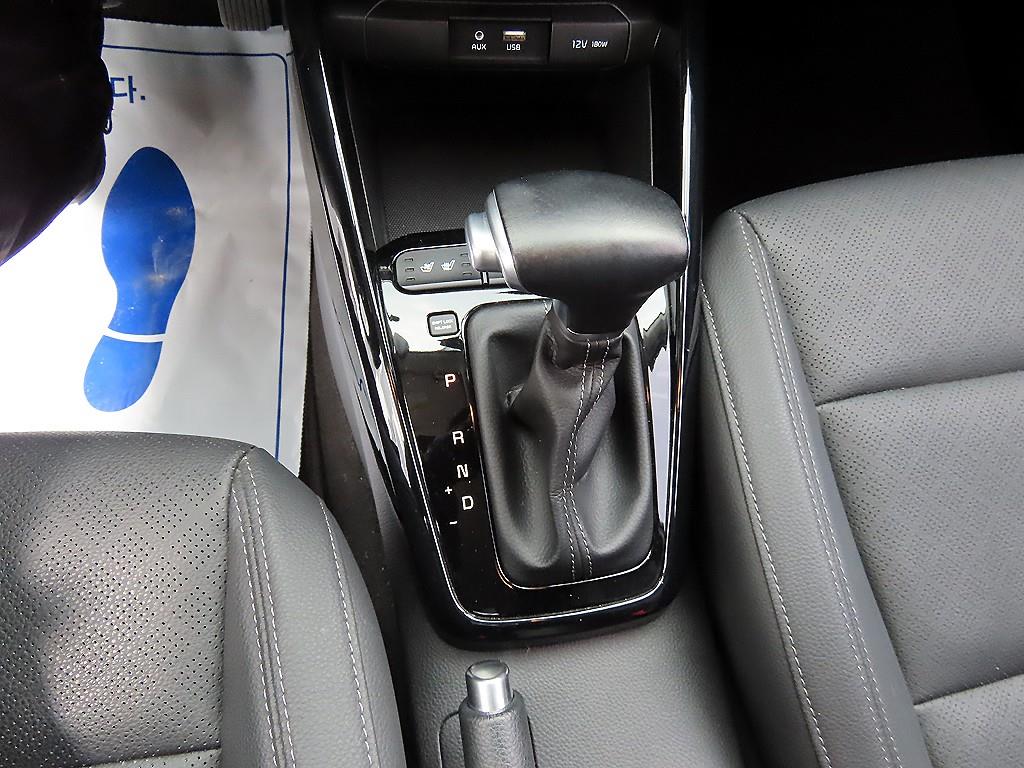 KIA Stonic - Vista 10