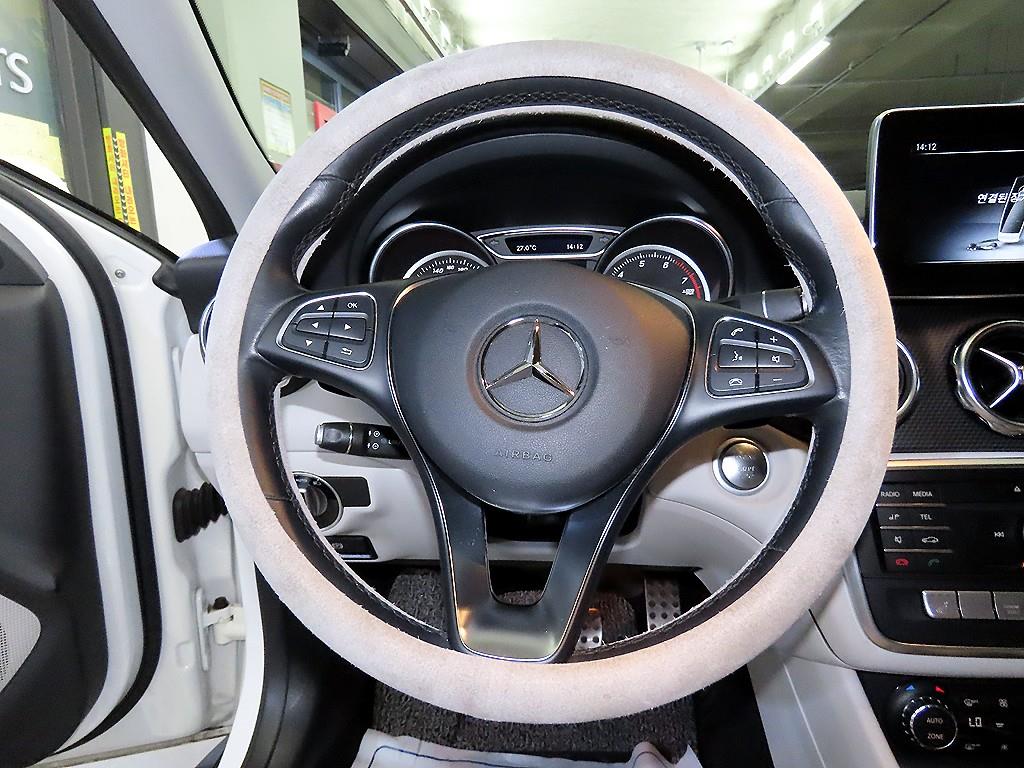 Mercedes Benz GLA Class - Vista 8