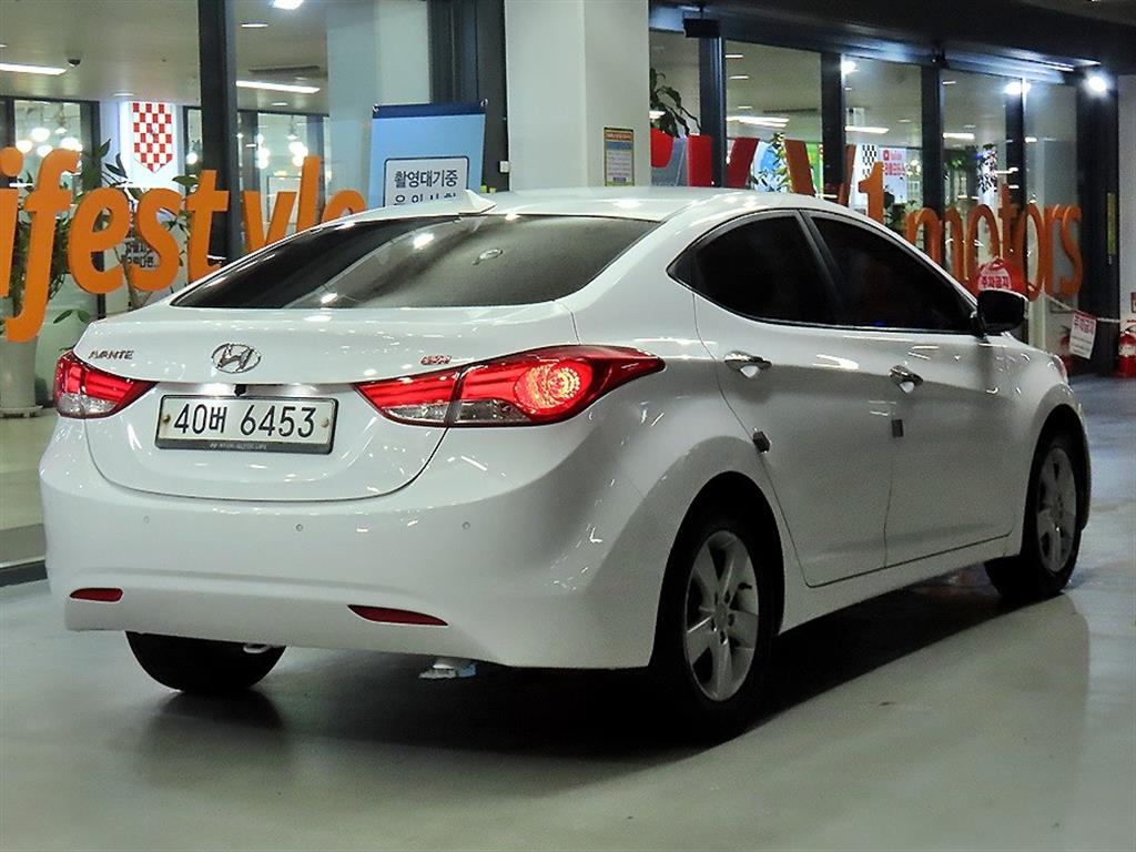 HYUNDAI Avante - Vista 4