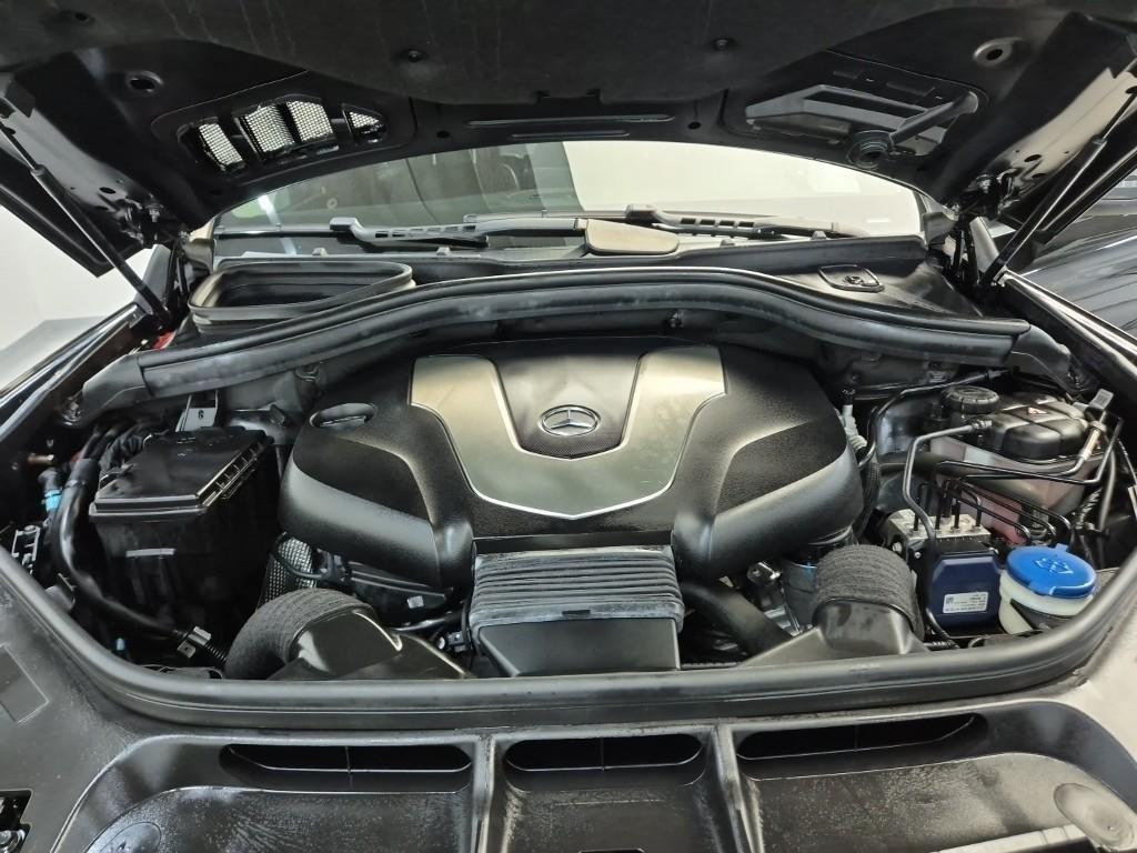 Mercedes Benz GLE Class - Vista 5