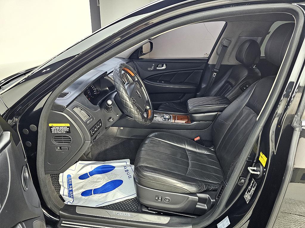 HYUNDAI Equus - Vista 8