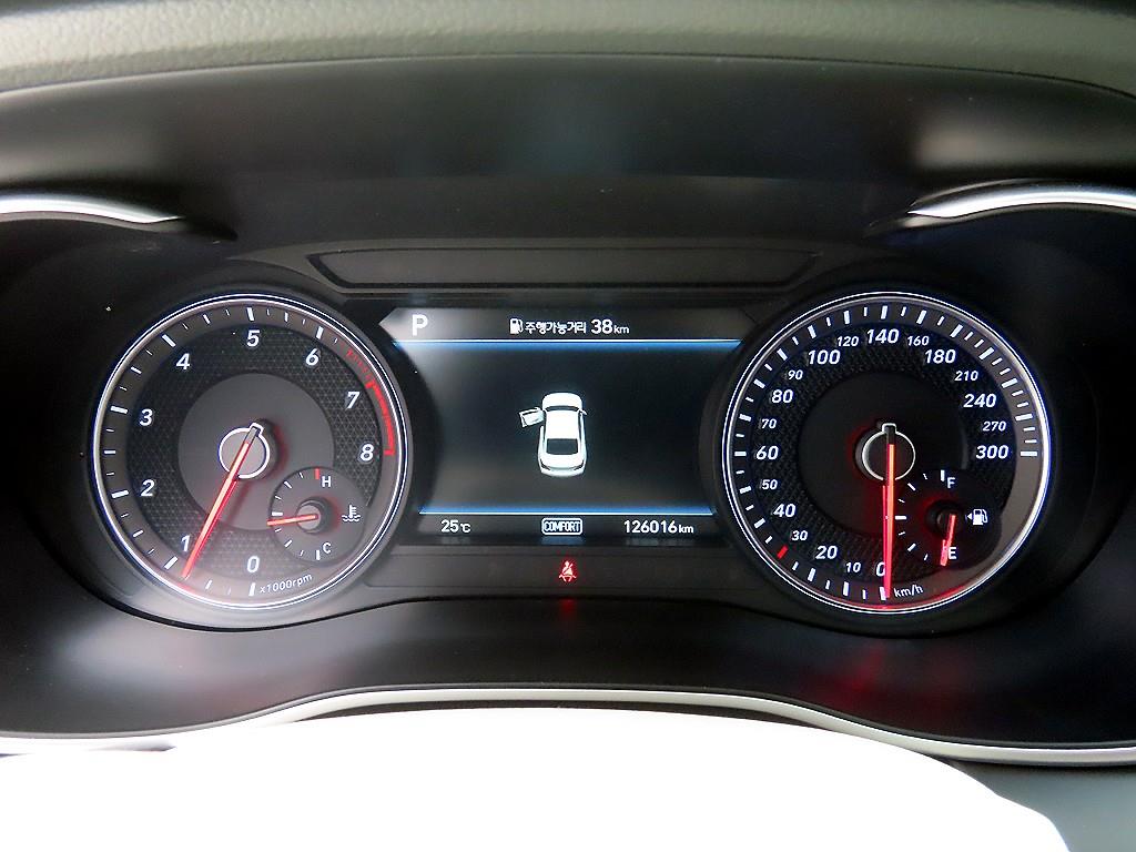 Genesis G70 - Vista 9