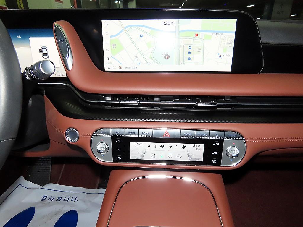 Genesis G90 - Vista 11