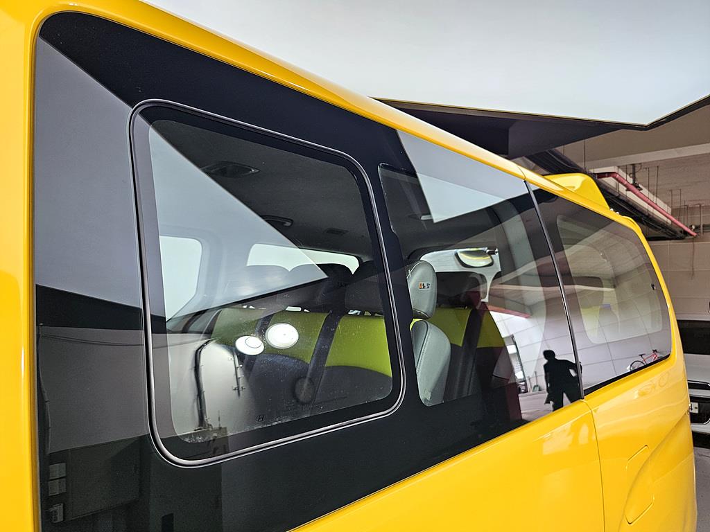HYUNDAI Starex - Vista 10