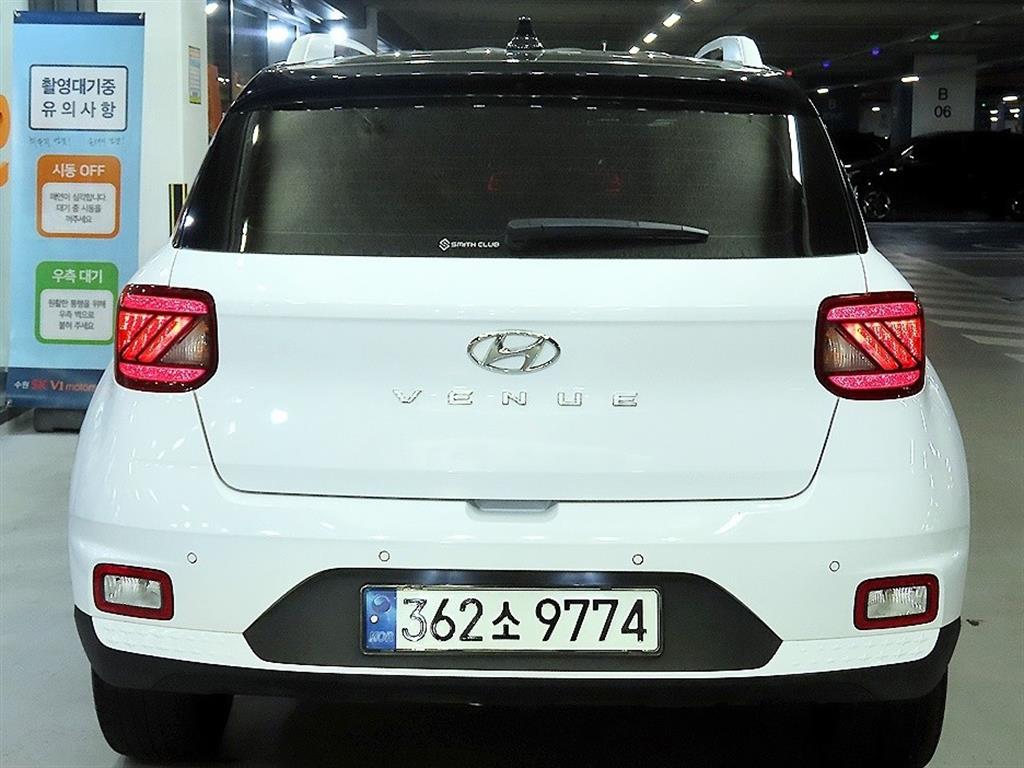 HYUNDAI Venue - Vista 5
