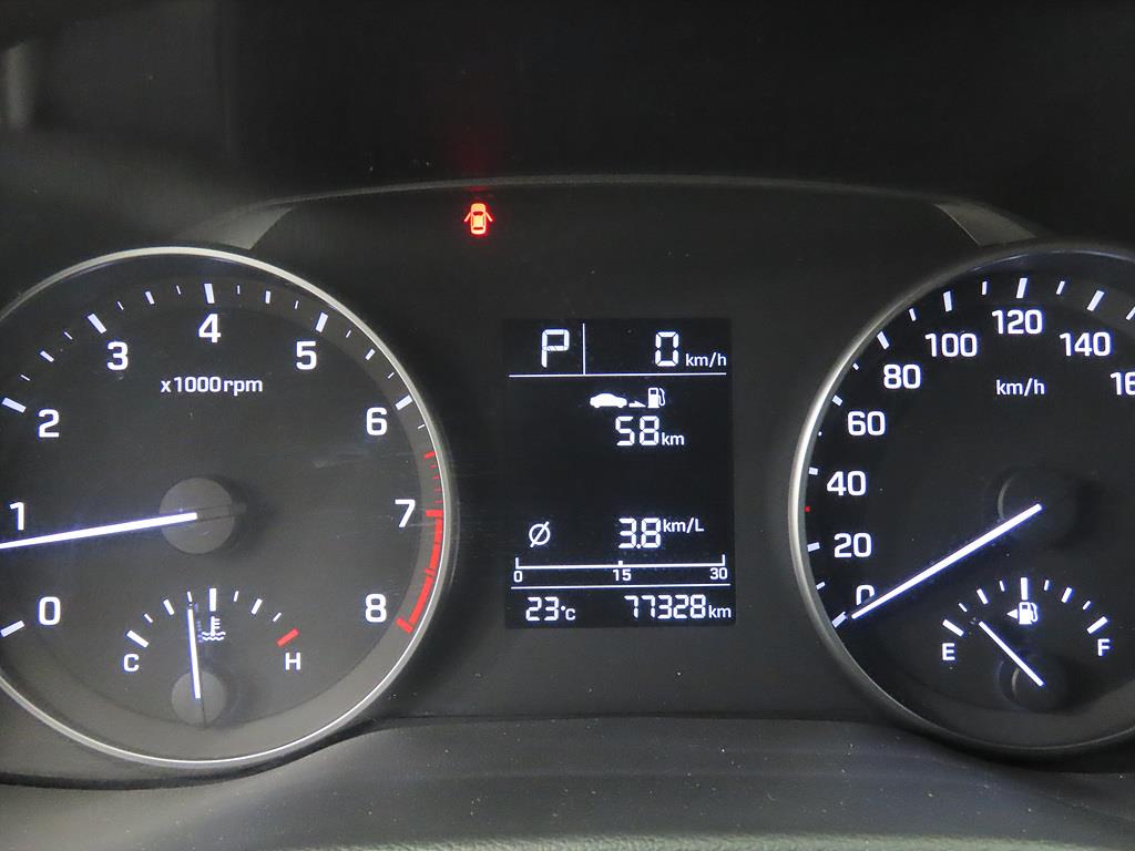 HYUNDAI Avante - Vista 10