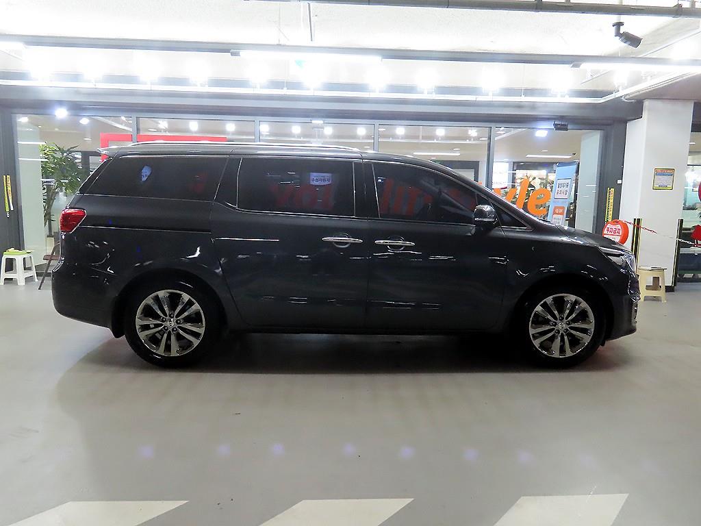 KIA Carnival - Vista 3