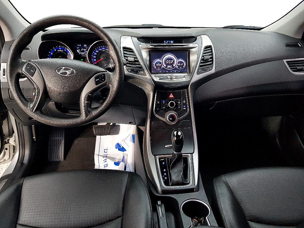 HYUNDAI Avante - Vista 5