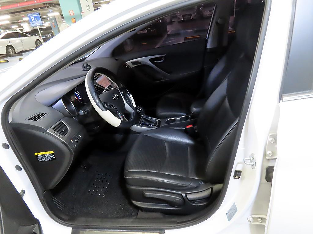 HYUNDAI Avante - Vista 6