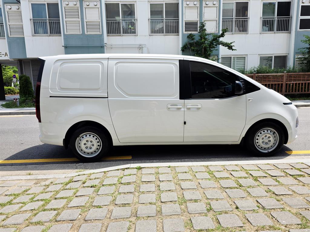 HYUNDAI Staria - Vista 4