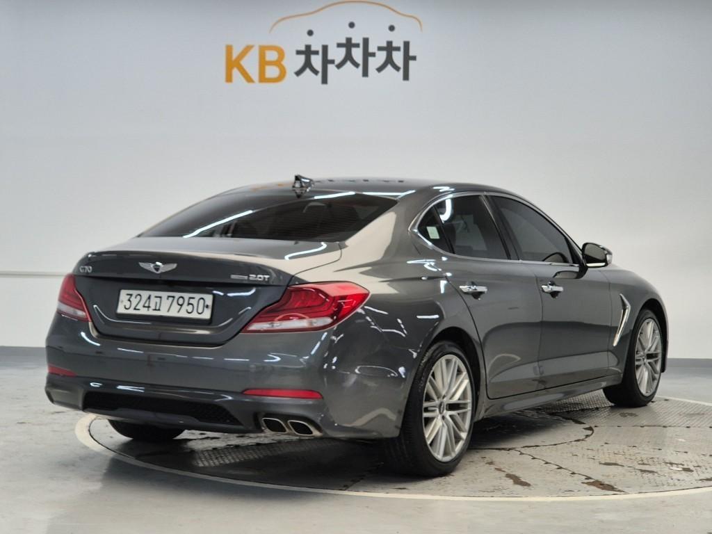 Genesis G70 - Vista 3