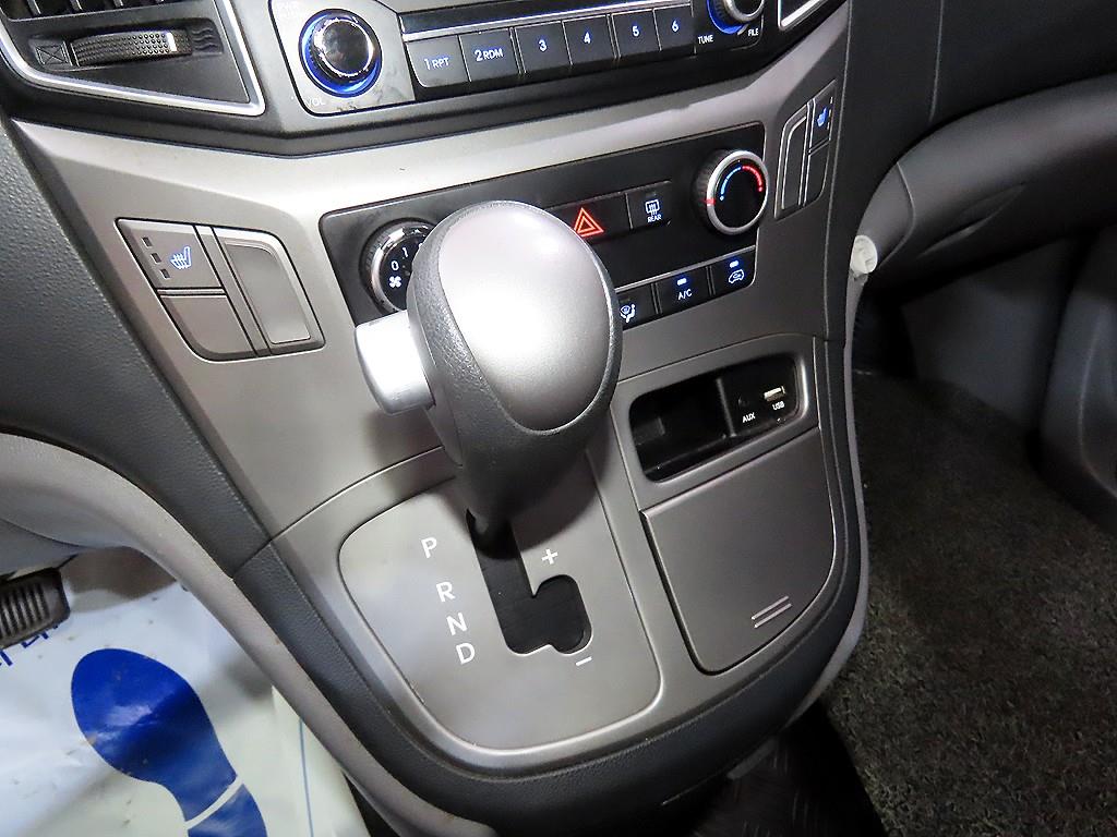HYUNDAI Starex - Vista 12