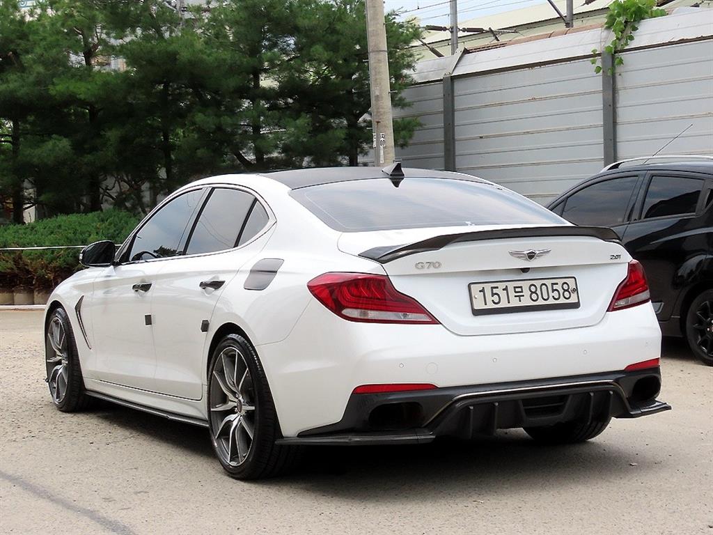 Genesis G70 - Vista 3