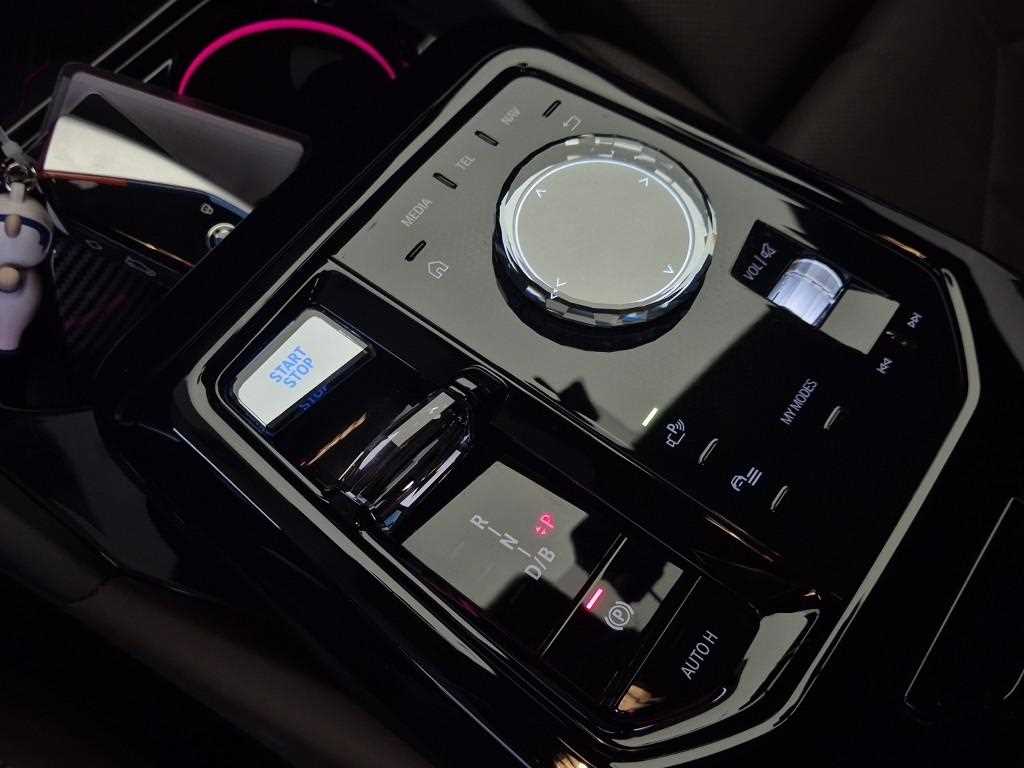 BMW i5 - Vista 8