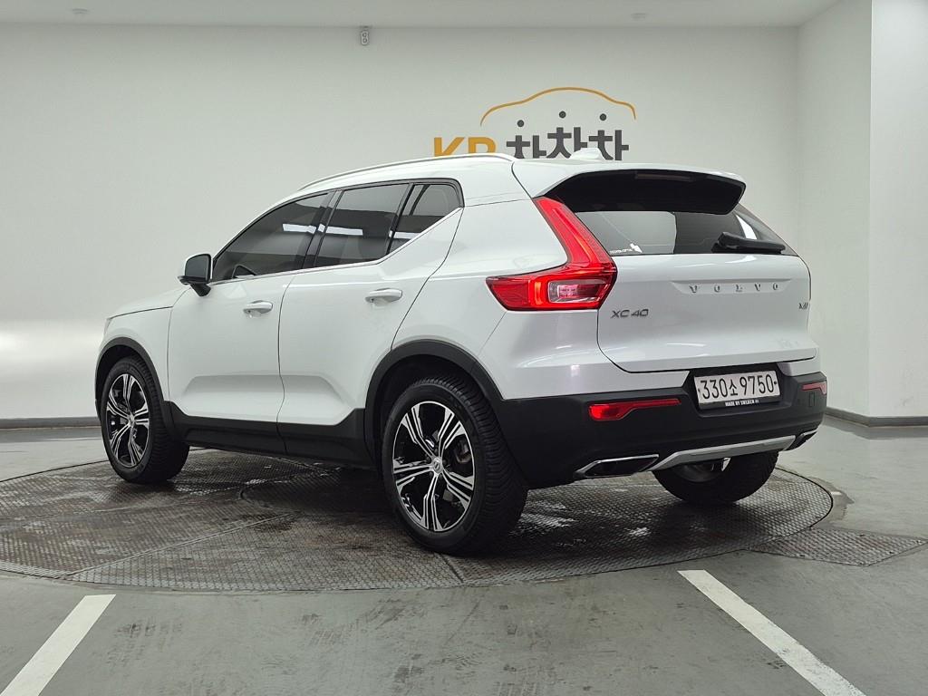 Volvo XC40 - Vista 3