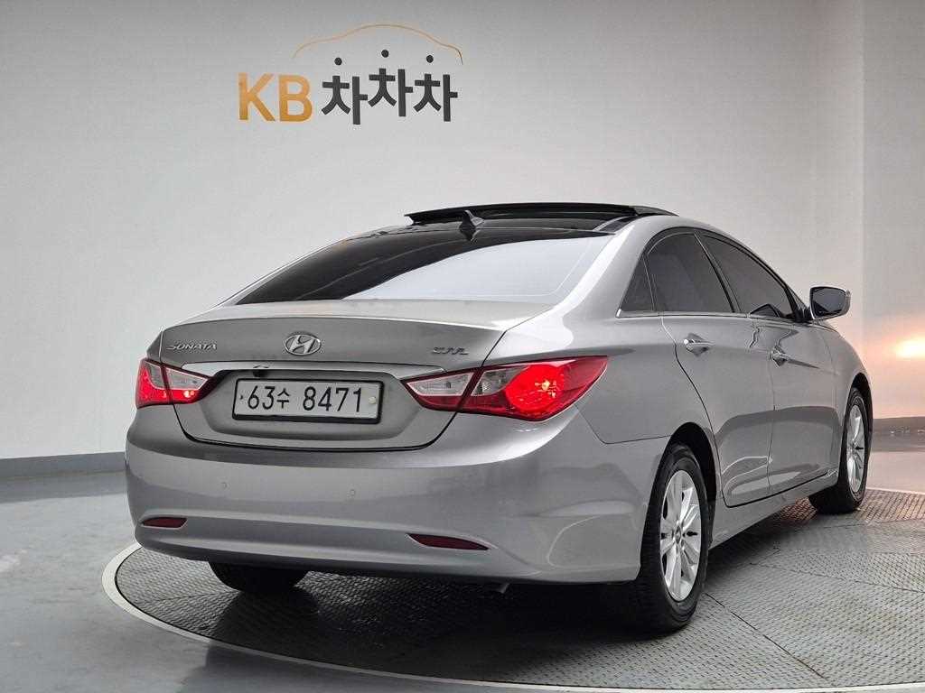 HYUNDAI Sonata - Vista 3