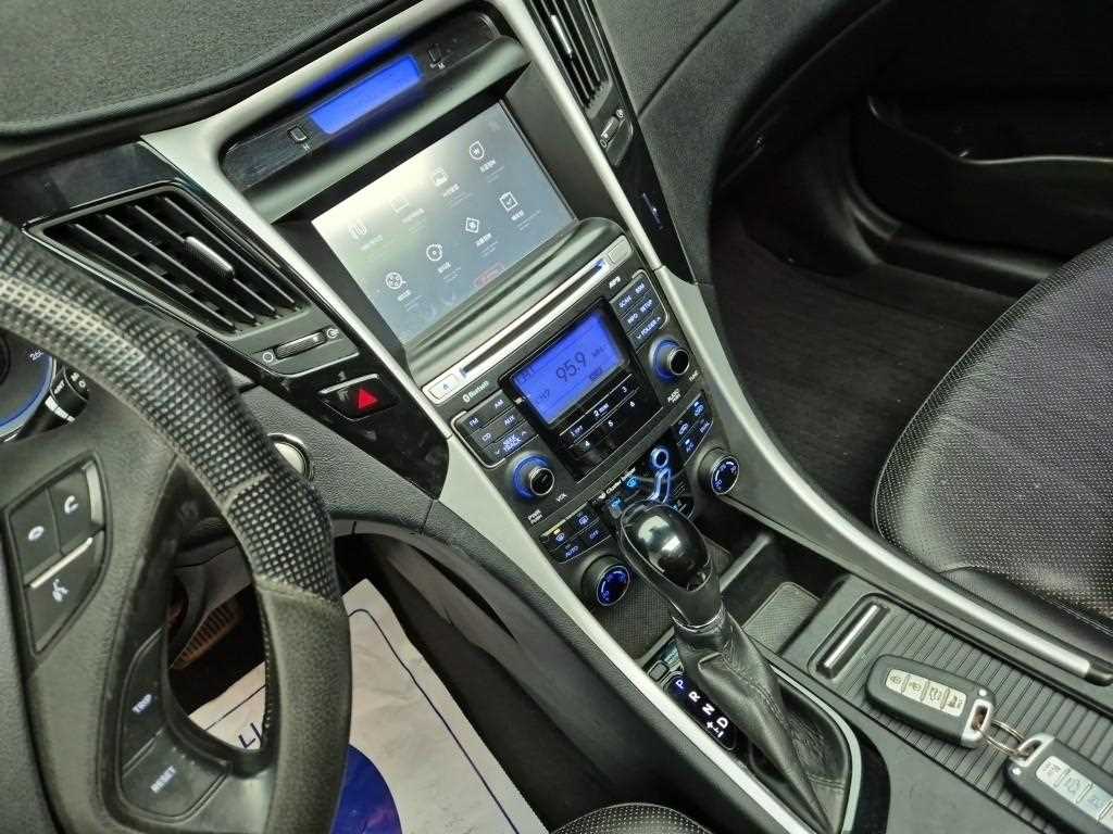 HYUNDAI Sonata - Vista 10