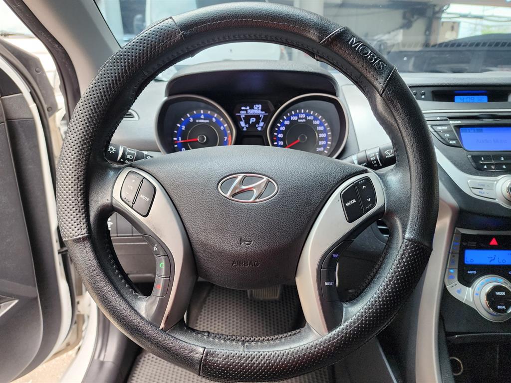 HYUNDAI Avante 2011 Blanco - Importación desde Corea - HF Imports Iquique - Foto 13