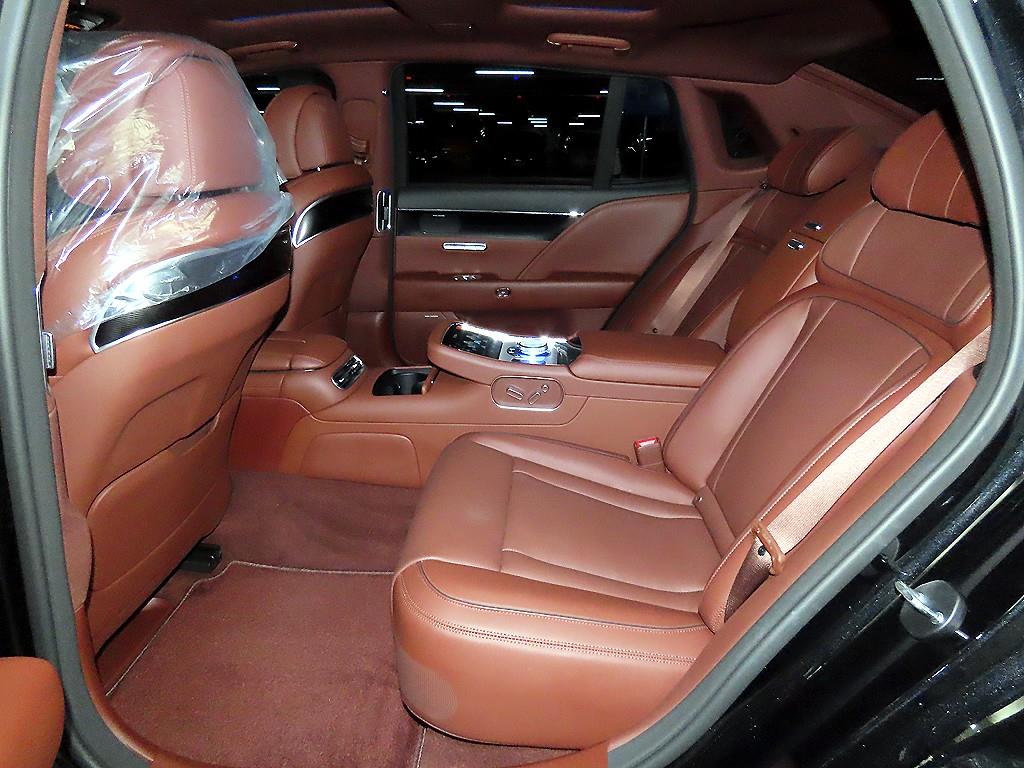 Genesis G90 - Vista 7