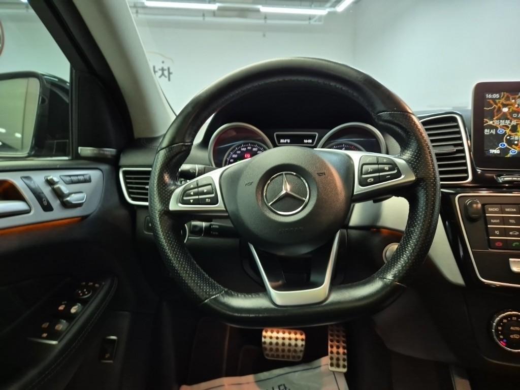 Mercedes Benz GLE Class - Vista 9