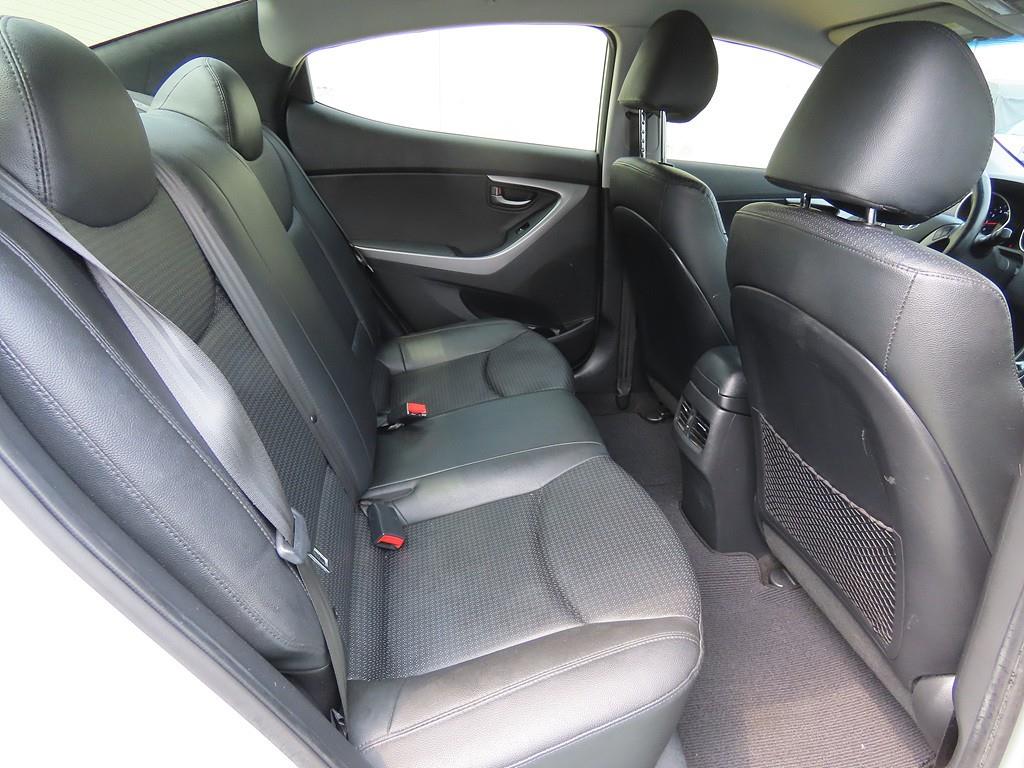 HYUNDAI Avante - Vista 7