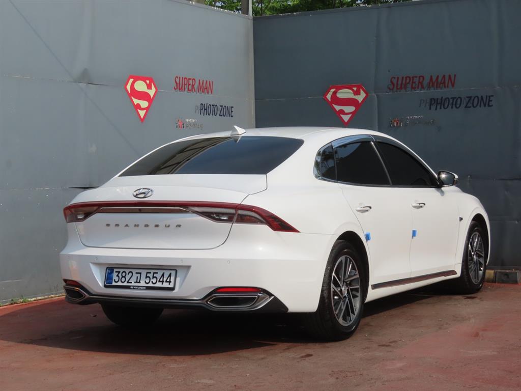 HYUNDAI Grandeur - Vista 5