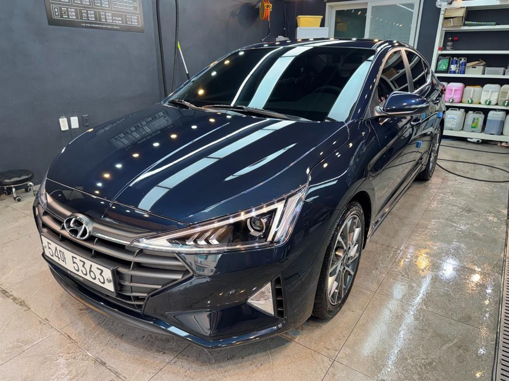HYUNDAI Avante - Vista 3