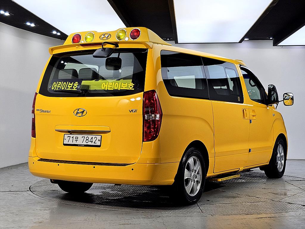 HYUNDAI Starex - Vista 4